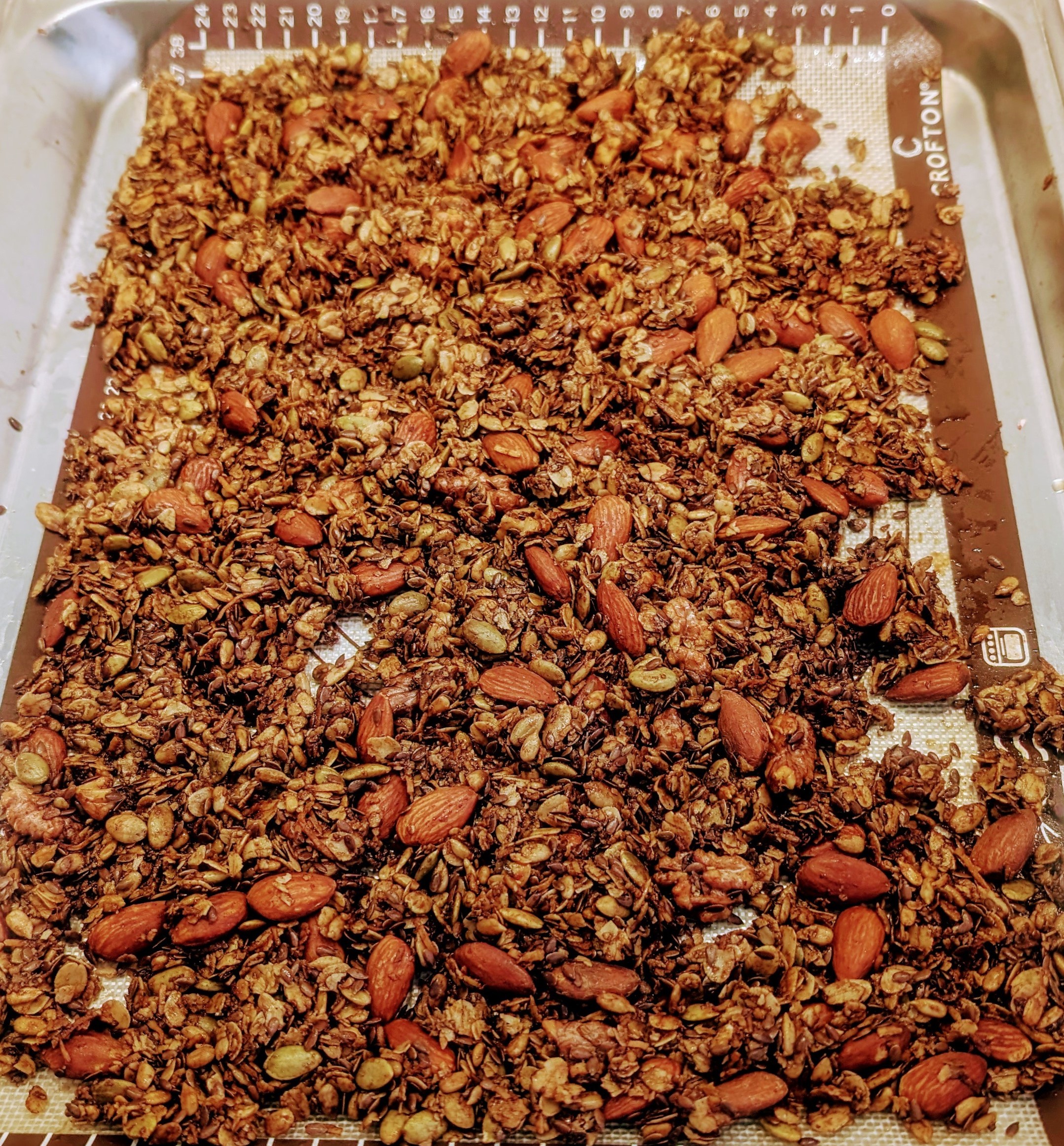 NUTTY GRANOLA BREAKFAST TOPPER