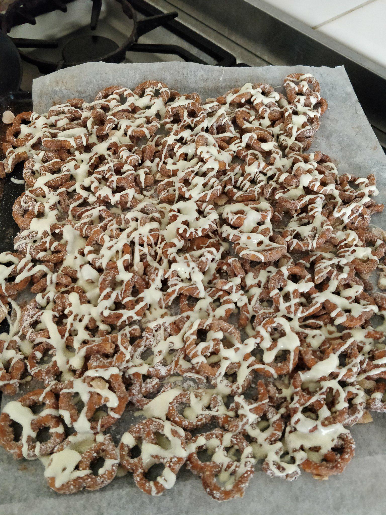 CINNAMON SUGARED WHITE CHOCOLATE PRETZELS